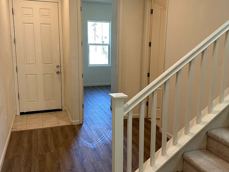 2131 Topaz Ct — Photo 3