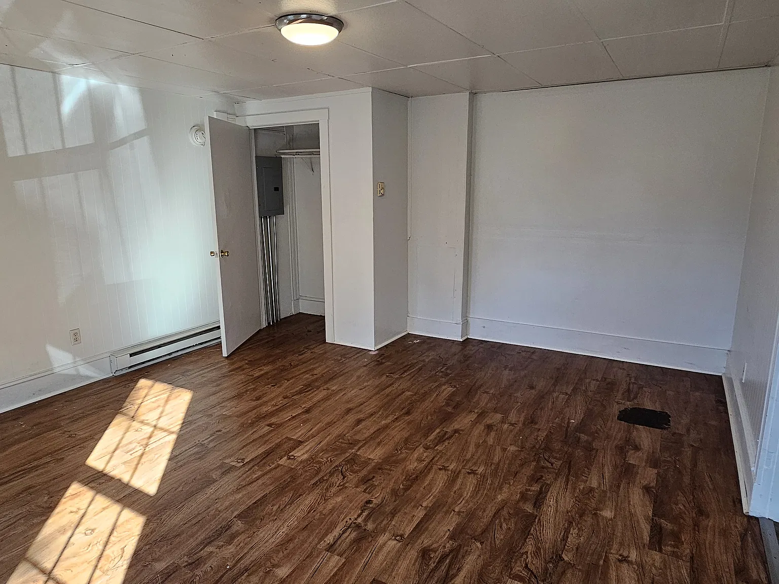 Studio, $900 — Photo 4