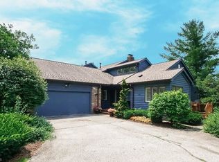 150 N Pintail Dr, Chagrin Falls, OH 44023