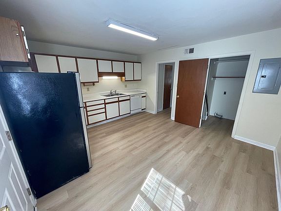 3rd image of 121 Bonner Ave APT 9