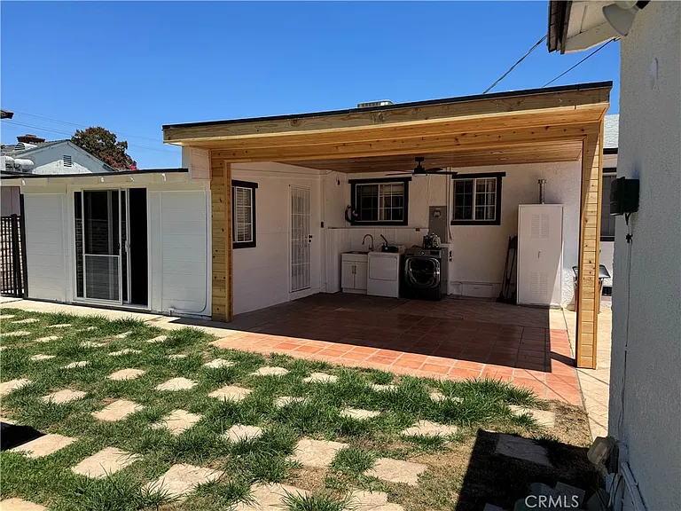 8739 Tyrone Ave — Photo 29