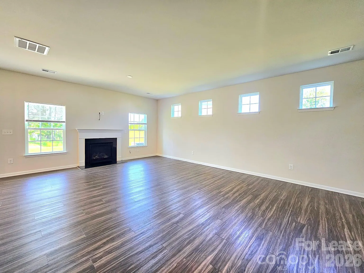 4 bed, 2.5 bath, 2130 sqft, $2,550 — Photo 4