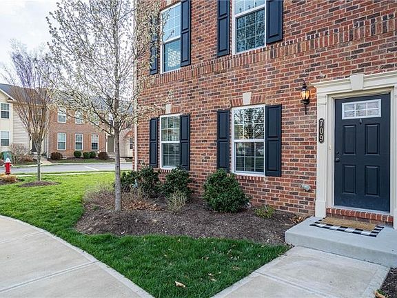 3rd image of 709 Shelley Ln