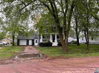 546 S Main St, Freeman, SD 57029