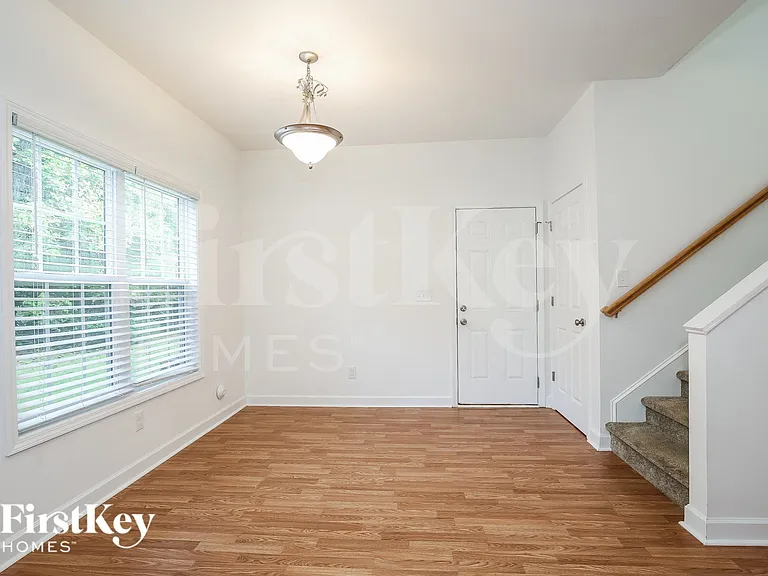 1814 Yarbrough Dr — Photo 6