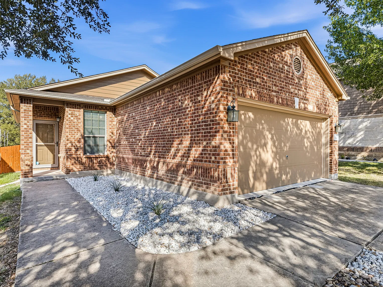 3 bed, 1227 sqft, $1,650 — Photo 3