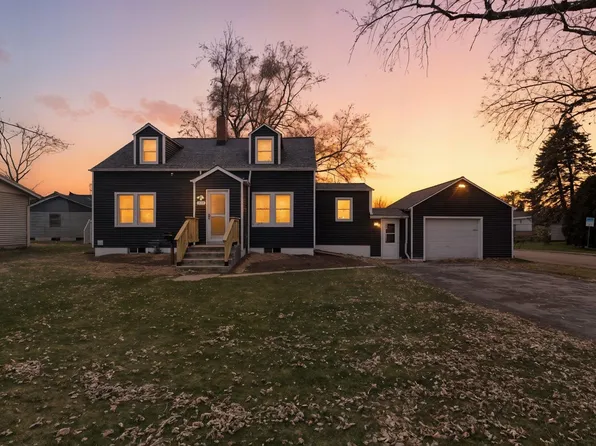 519 S Sycamore St, Genoa, IL 60135