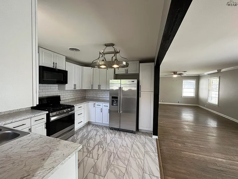 1824 Woodrow Ave — Photo 8