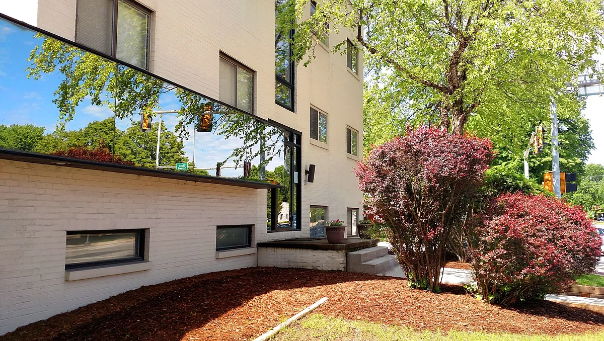 Building Photo - 211 W Springfield Ave