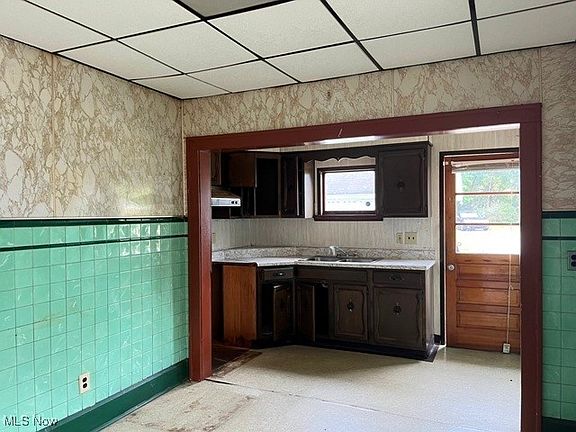 3rd image of 3656 Orchard St