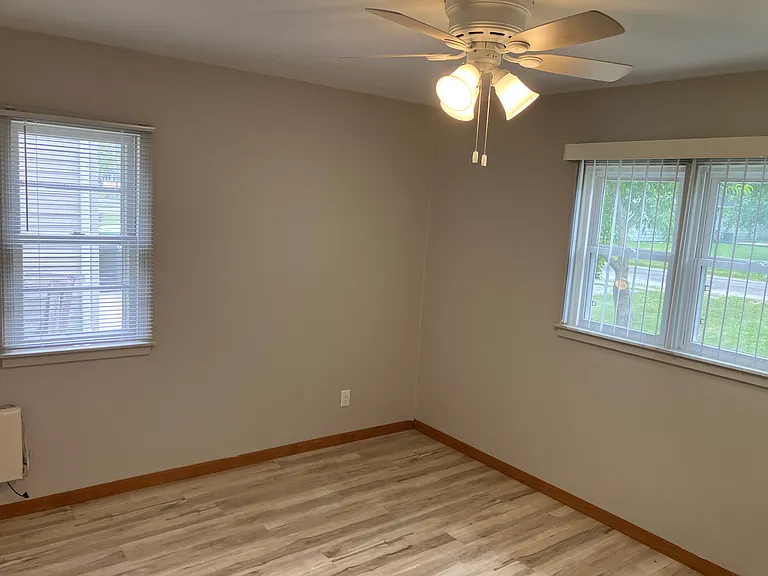 508 E Buckner St — Photo 15