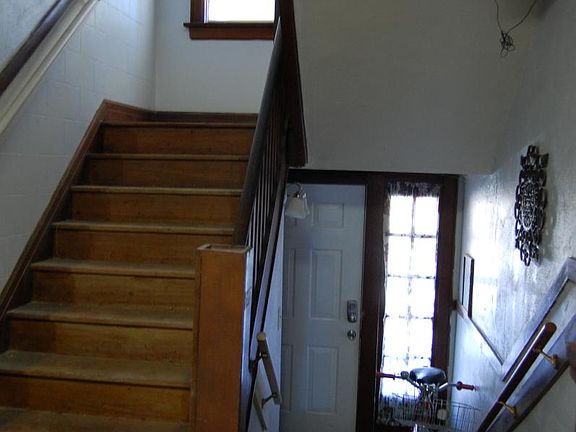 Front Entrance. Everyone has a doorbell and mailbox.