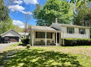 112 Entrybrook Dr, Springfield, MA 01108