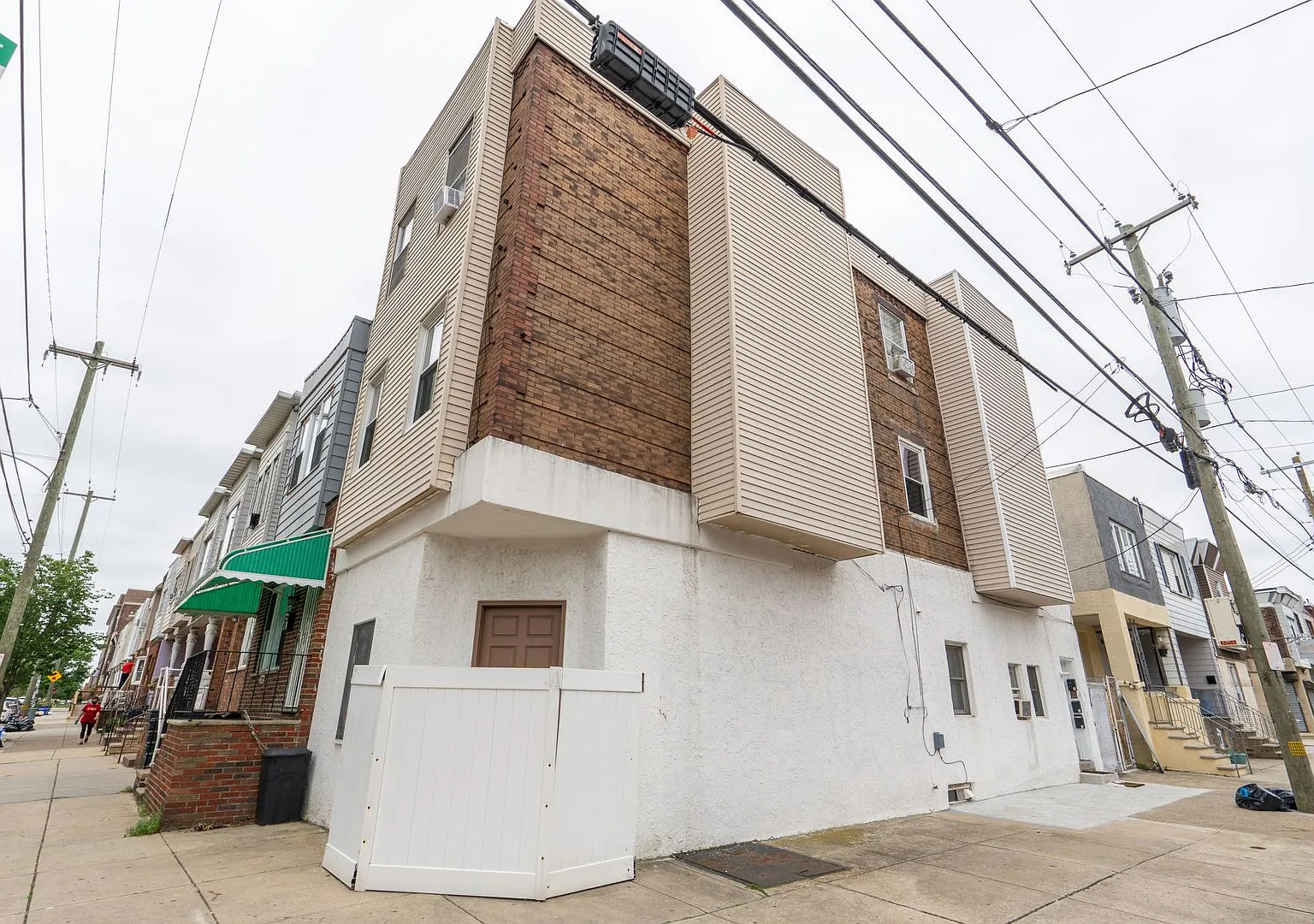 2400 S 4th St — Photo 1
