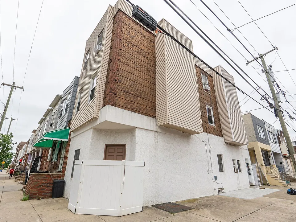 2400 S 4th St