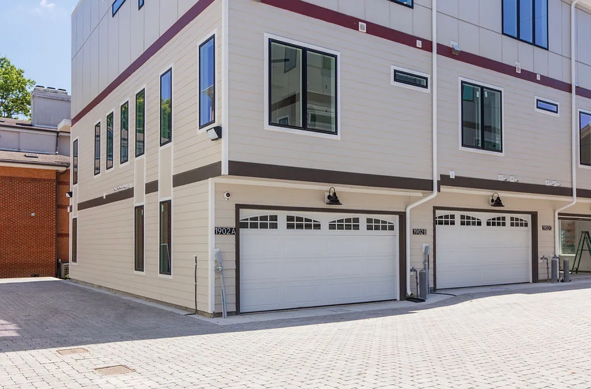 4 bed, 2500 sqft, $5,250 — Photo 3