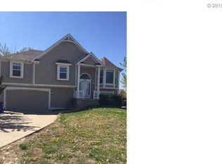 623 N Canyon Dr, Olathe, KS 66061