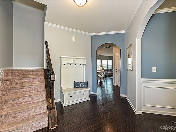 3rd image of 140 Sequoia St