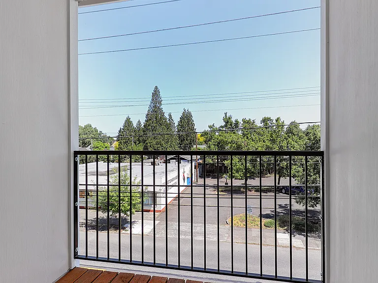 7550 N Lombard St — Photo 42