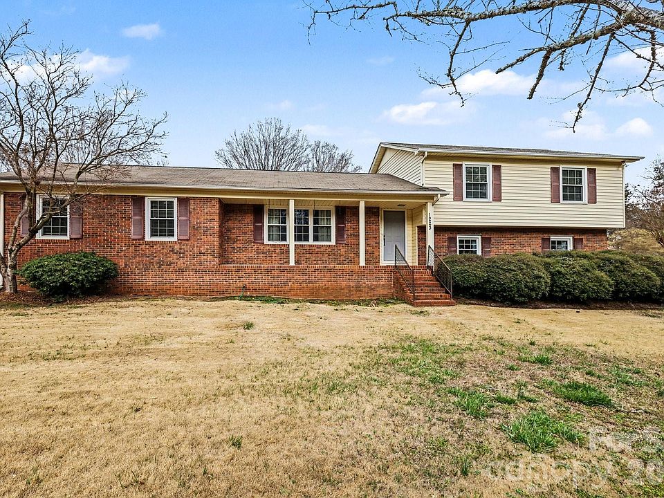 1st image of 1223 Pinedale Rd