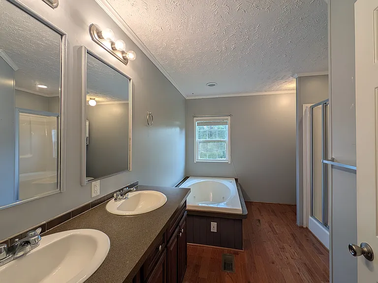 370 Evans Rd — Photo 12