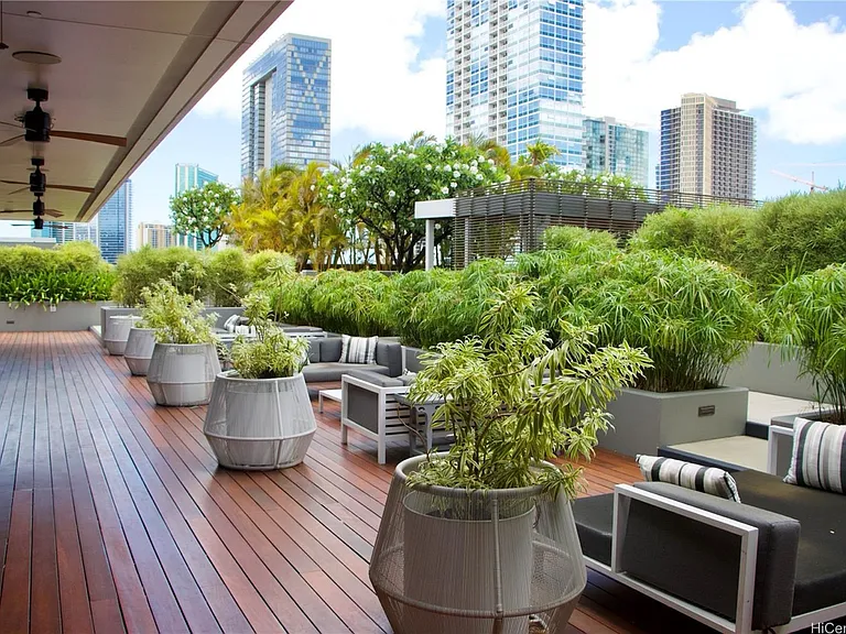 besutiful hotel scale of sitting area entire 7th. floor