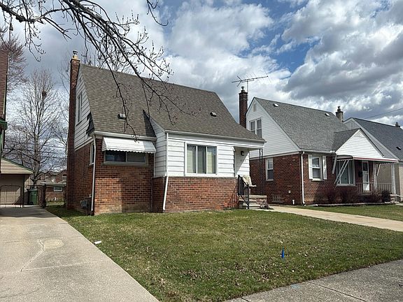 3rd image of 15150 Russell Ave