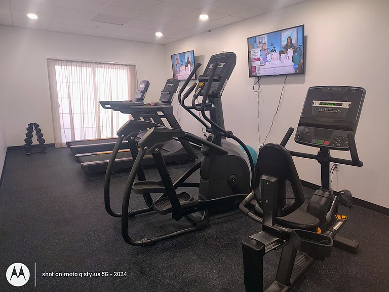Serenity Shores Apartments — Photo 31