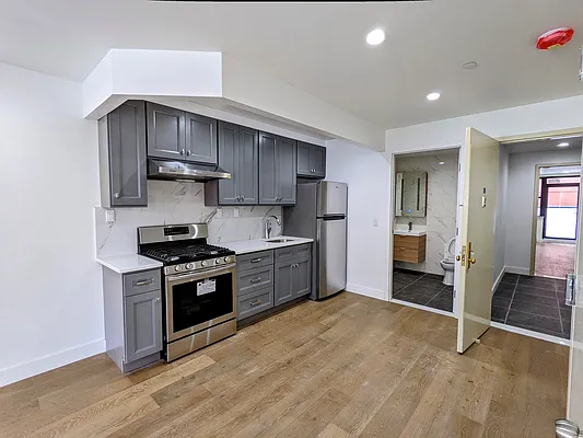 Rented by YouYork Management LLC | media 5