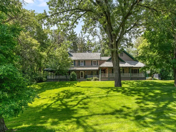 2 E Pleasant Lake Rd, Saint Paul, MN 55127