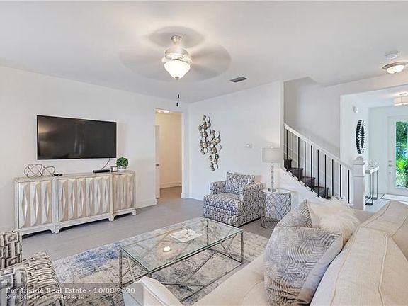4th image of 4430 SW 32nd Ave Unit 18