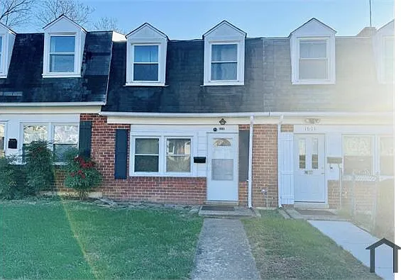 1603 Wentworth Ave — Photo 1