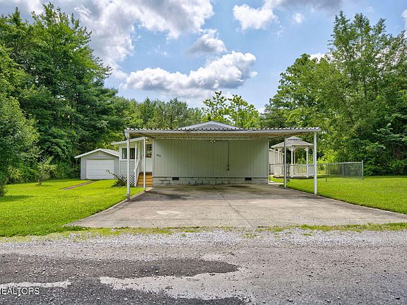 4th image of 809 Spokane Ln