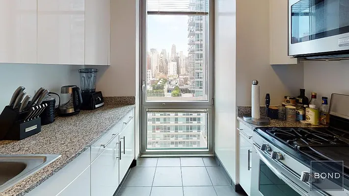 Rented by Bond New York | media 6