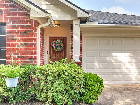 2nd image of 5011 Falls Cir