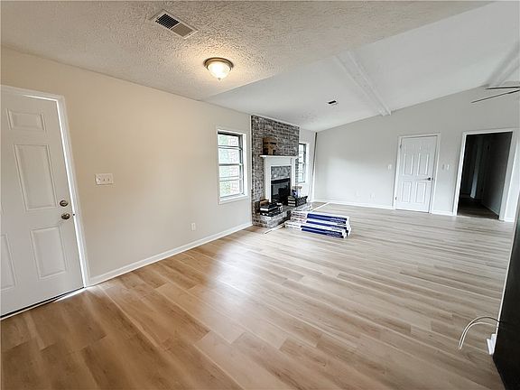 3rd image of 10 Ford Rd