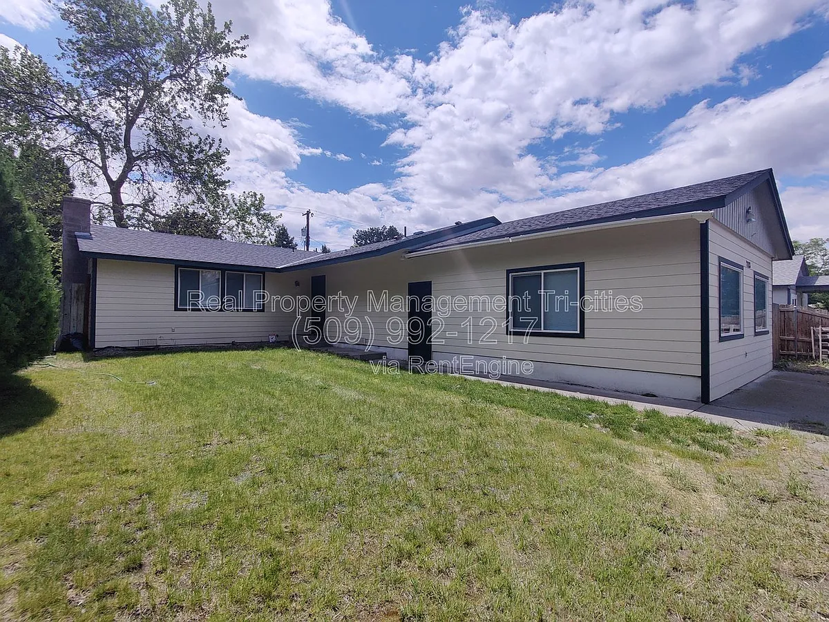 Building Photo - 7113 W Arrowhead Ave