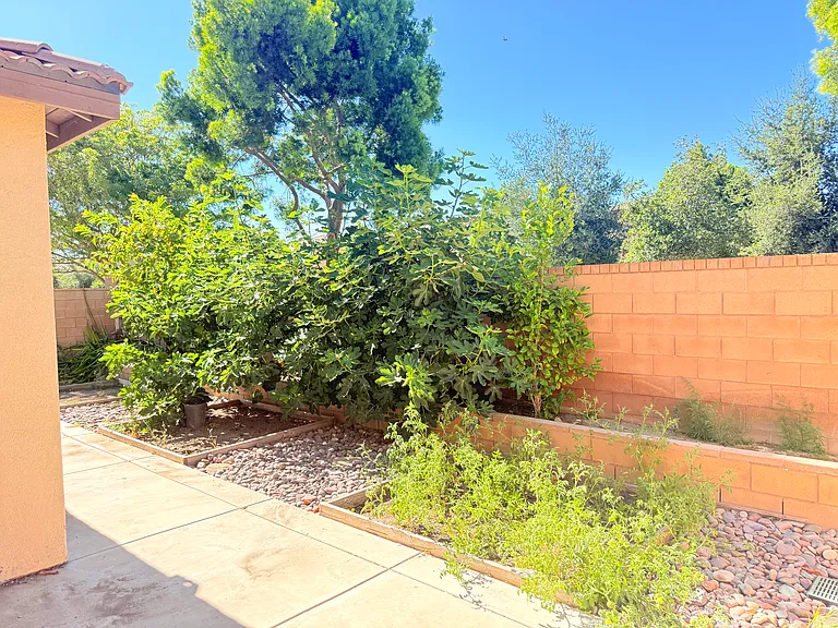 2751 E Agrarian St — Photo 42