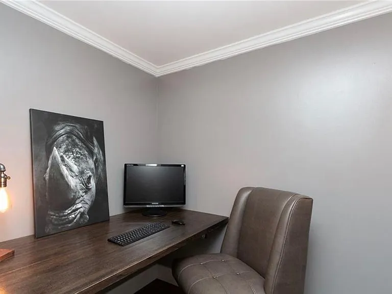 256 Castle Dr — Photo 39