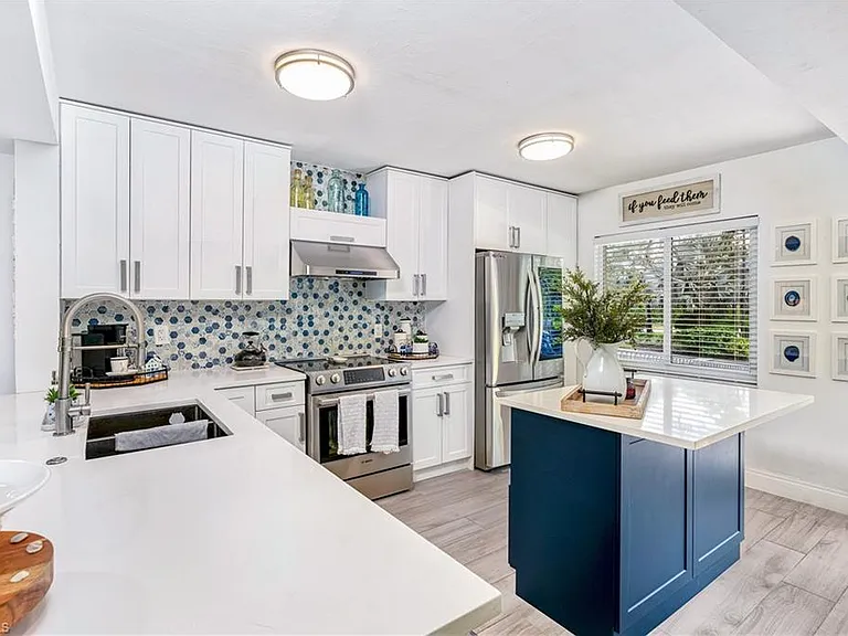 3001 Sandpiper Bay Cir — Photo 5