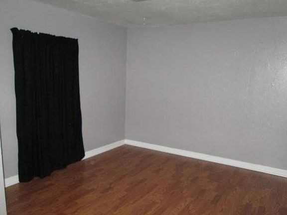 5th image of 1617 E Wilson Ave