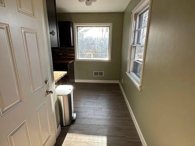 105 Meadowview Dr — Photo 17