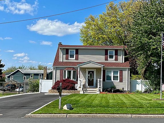 2nd image of 428 Woodbine Ave