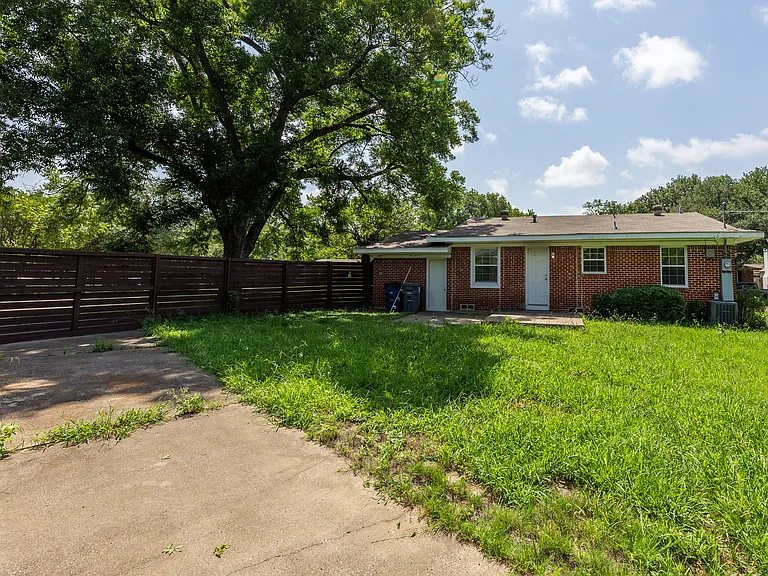 2627 Tealford Dr — Photo 22