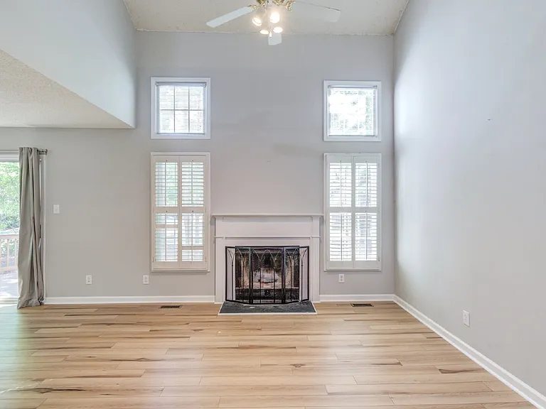 103 Unaka Ct — Photo 16
