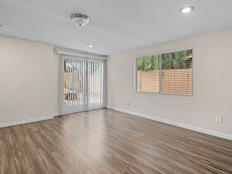 9520 SW Cypress St — Photo 3