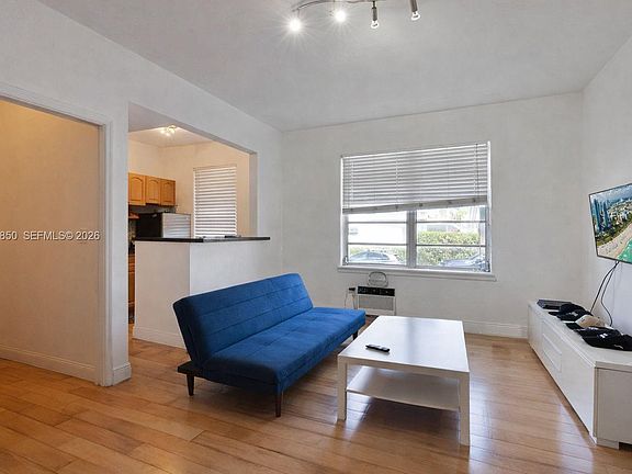 3rd image of 760 Jefferson Ave APT 5