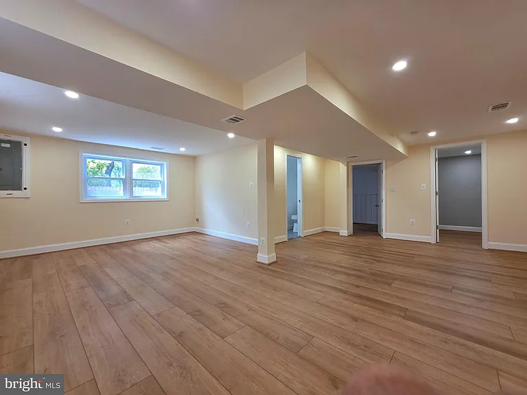 5921 Arlington Blvd — Photo 27