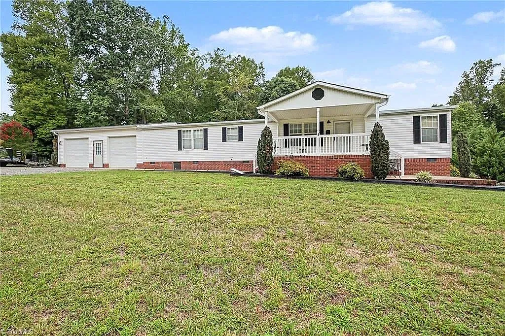 2298 Ray Loop Road - 1 — Photo 1
