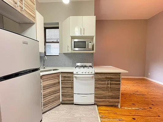 Rented by Lang Realty LLC | media 9